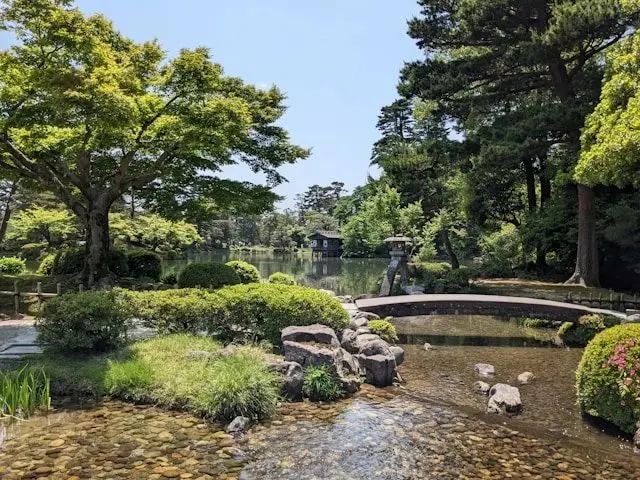 Stone bridge and green garden scenery at Kenrokuen in Kanazawa